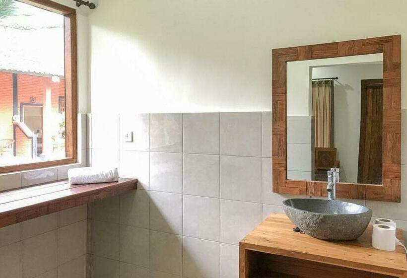 בית מלון כפרי Dewi Ayu 2 Accomodation Redpartner