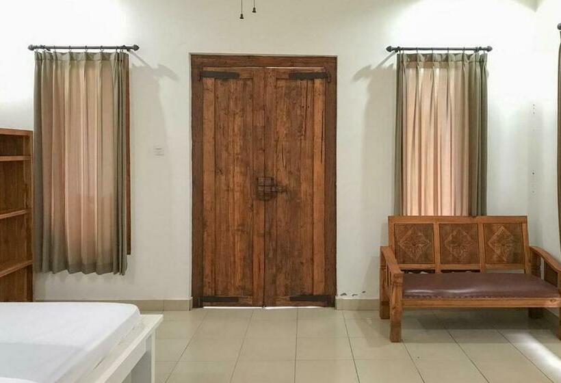 בית מלון כפרי Dewi Ayu 2 Accomodation Redpartner