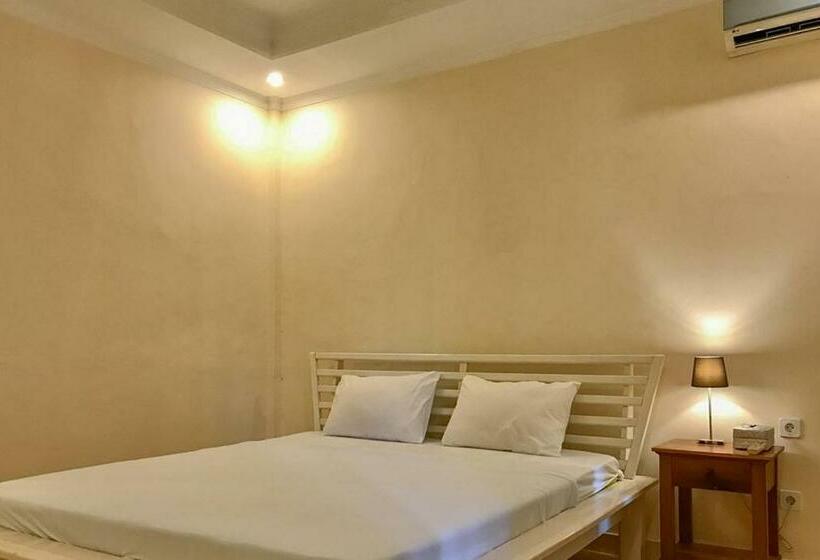 בית מלון כפרי Dewi Ayu 2 Accomodation Redpartner