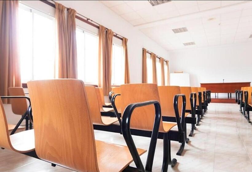 هتل Hostal San Cristobal Pontedeume