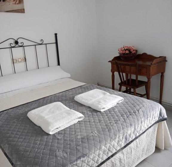 هتل Hostal San Cristobal Pontedeume