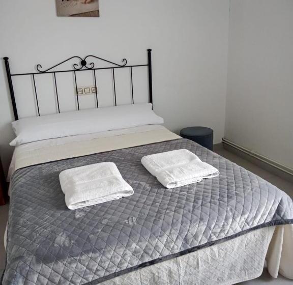 هتل Hostal San Cristobal Pontedeume