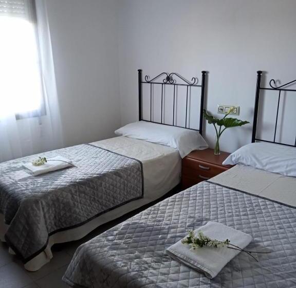هتل Hostal San Cristobal Pontedeume