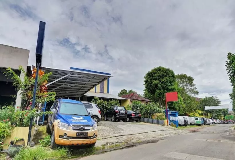Hotelli Oyo 90793 Btc Guest House Syariah