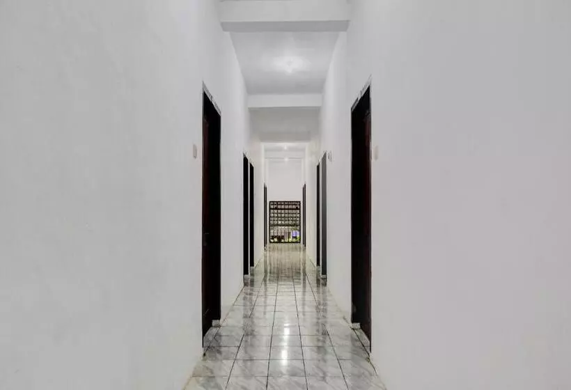 Hotelli Oyo 90793 Btc Guest House Syariah