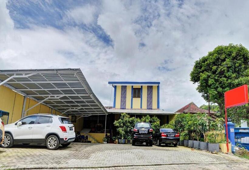 호텔 Oyo 90793 Btc Guest House Syariah