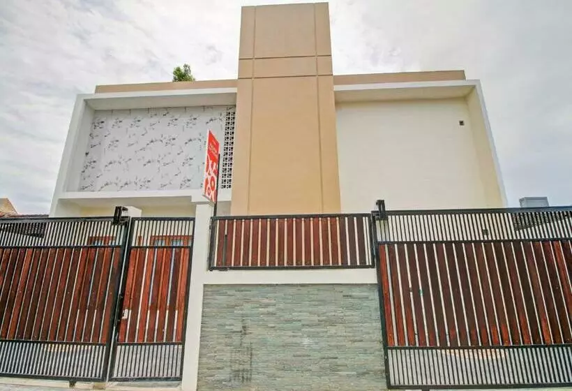 Hotelli Oyo 90820 Madania Guesthouse