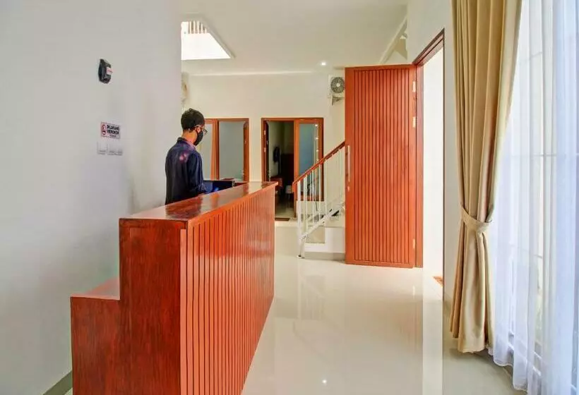 Hotelli Oyo 90820 Madania Guesthouse