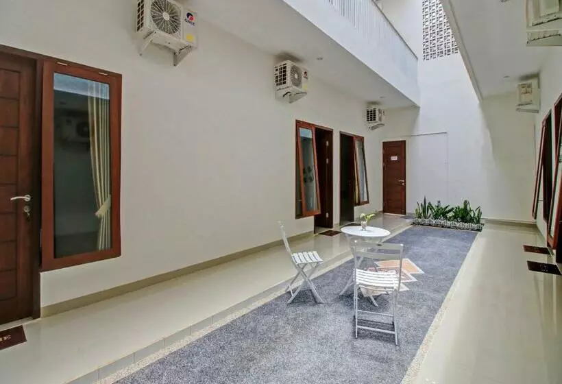 Hotelli Oyo 90820 Madania Guesthouse
