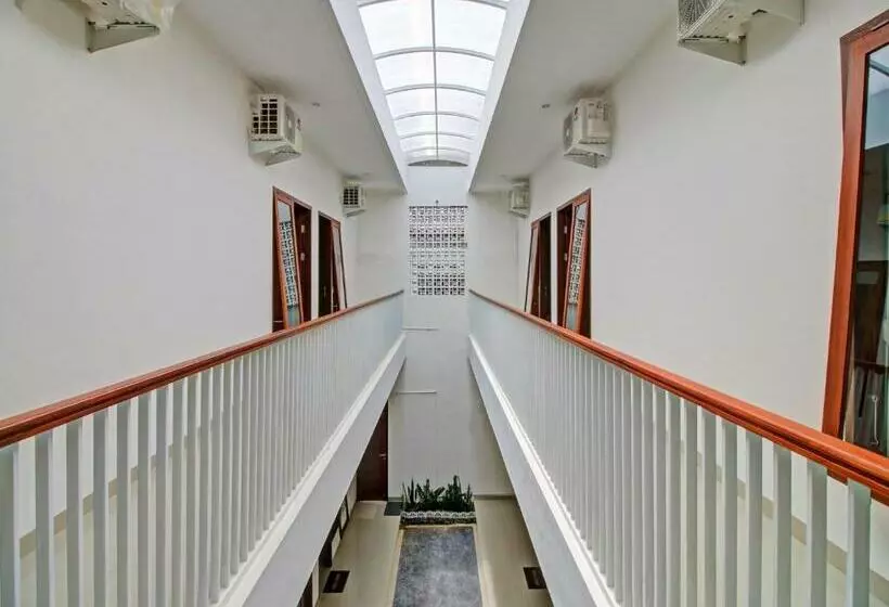 Hotelli Oyo 90820 Madania Guesthouse