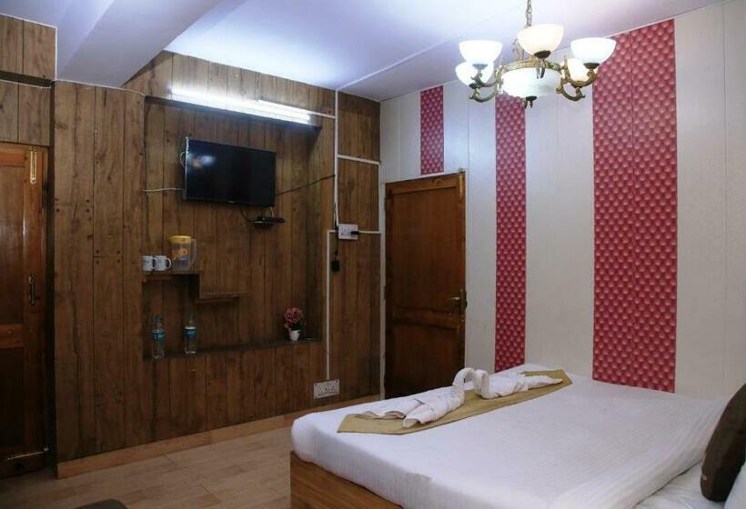 Отель Pinewood Cottages Shimla