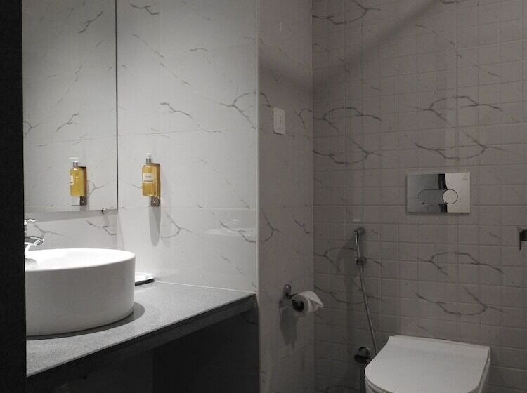 בית מלון כפרי Tgi Ameya Grand