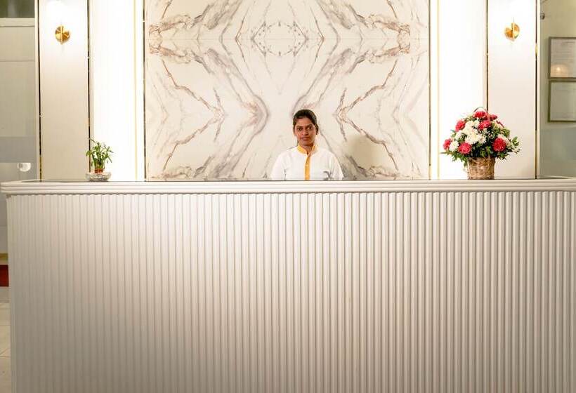 בית מלון כפרי Tgi Ameya Grand