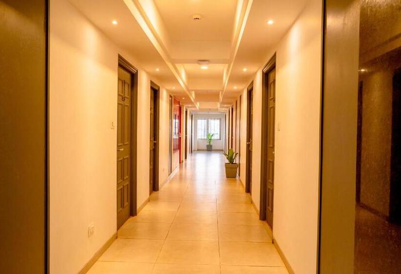 בית מלון כפרי Tgi Ameya Grand