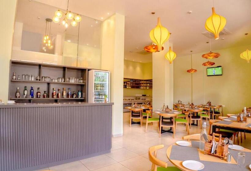 בית מלון כפרי Tgi Ameya Grand