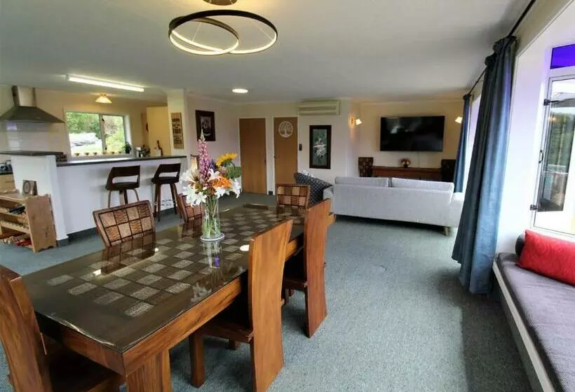 ペンション Labyrinth Gardens Guest House