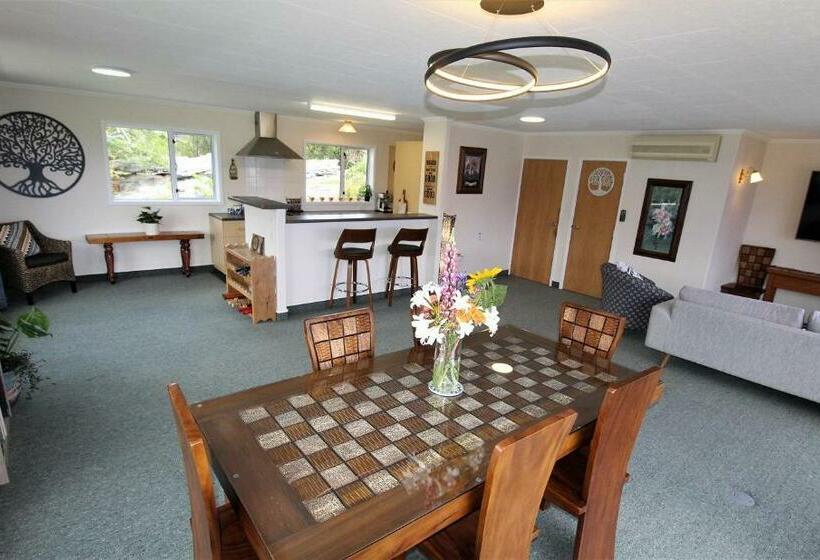 פנסיון Labyrinth Gardens Guest House