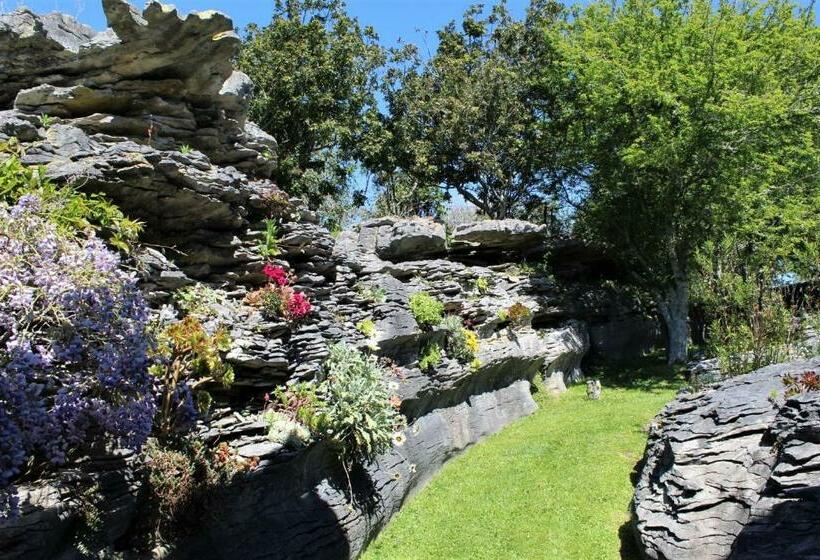 פנסיון Labyrinth Gardens Guest House