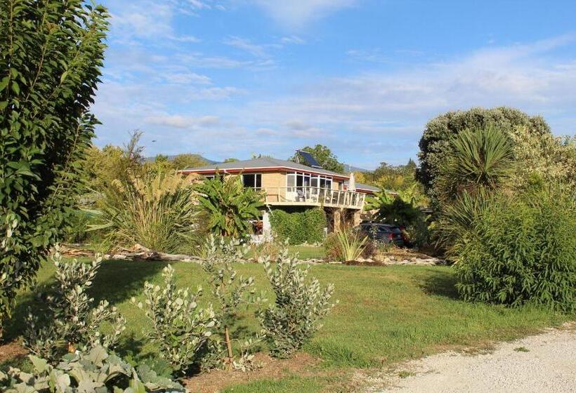 פנסיון Labyrinth Gardens Guest House