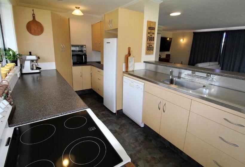 פנסיון Labyrinth Gardens Guest House