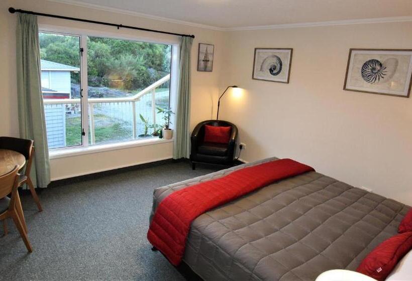 פנסיון Labyrinth Gardens Guest House