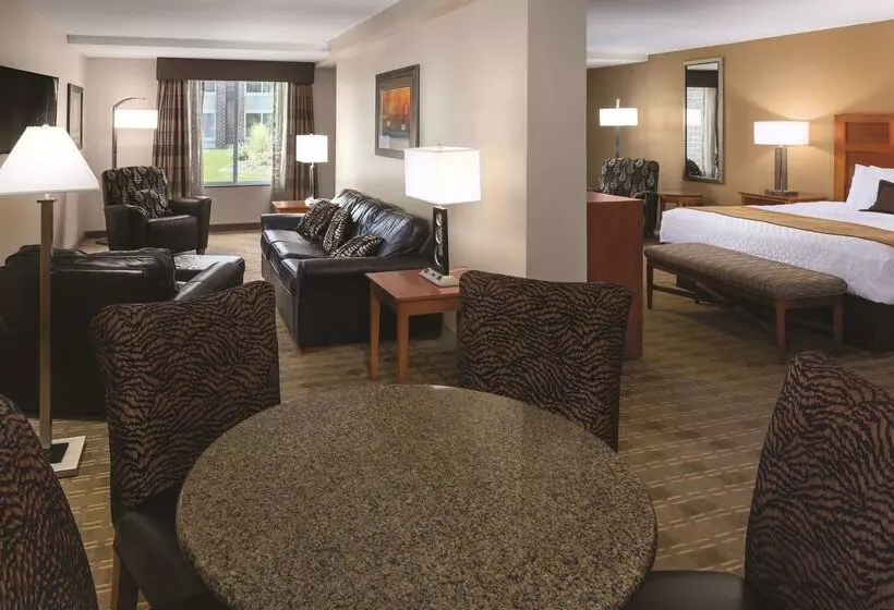Отель Wyndham Bloomington Mall Of America