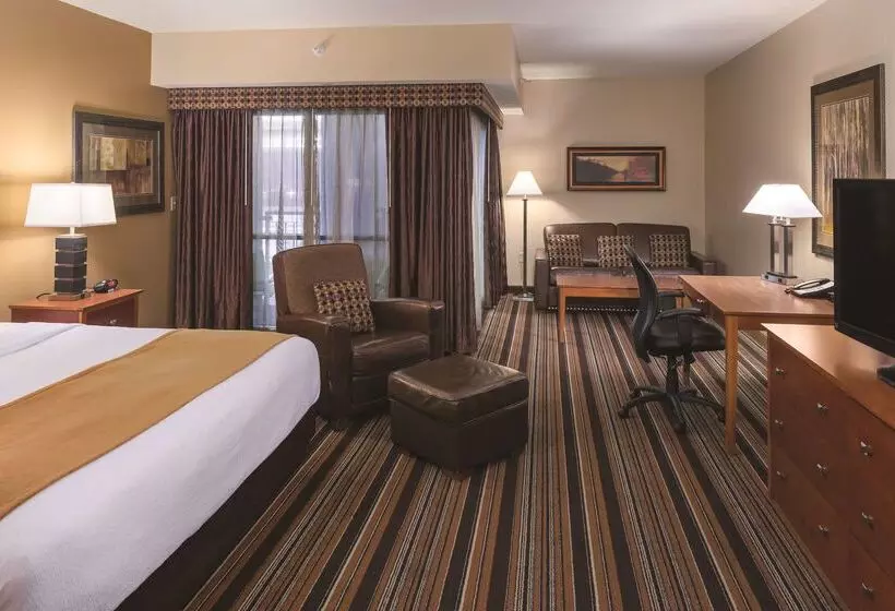 Отель Wyndham Bloomington Mall Of America