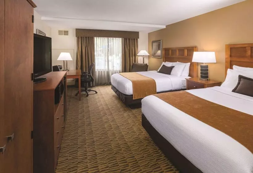 Отель Wyndham Bloomington Mall Of America