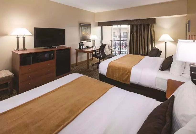 Отель Wyndham Bloomington Mall Of America