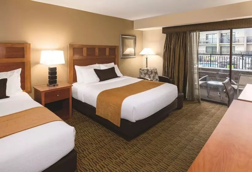 Отель Wyndham Bloomington Mall Of America