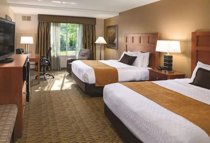 Отель Wyndham Bloomington Mall Of America