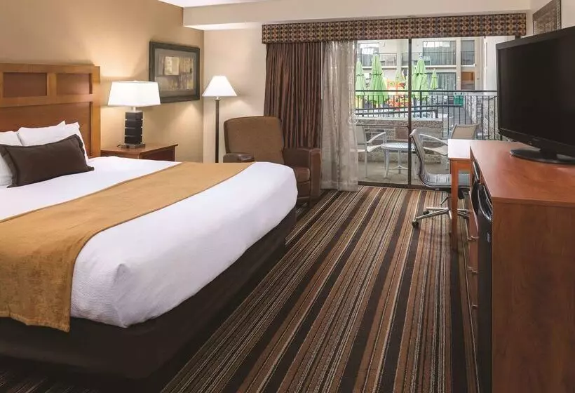 Отель Wyndham Bloomington Mall Of America