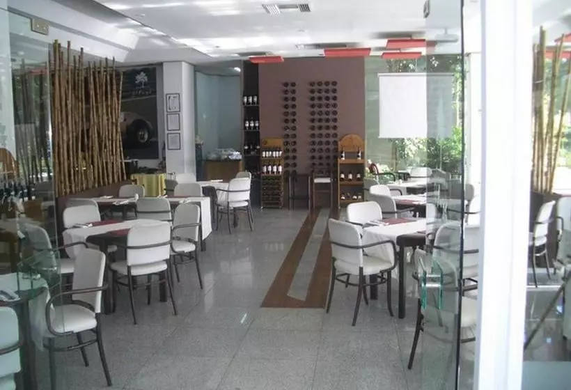 هتل Dr. Cesar C. Carman