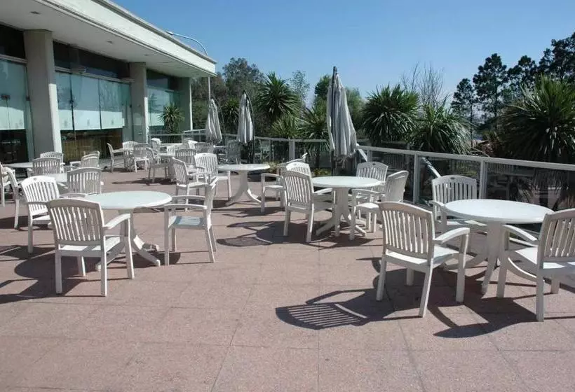 هتل Dr. Cesar C. Carman