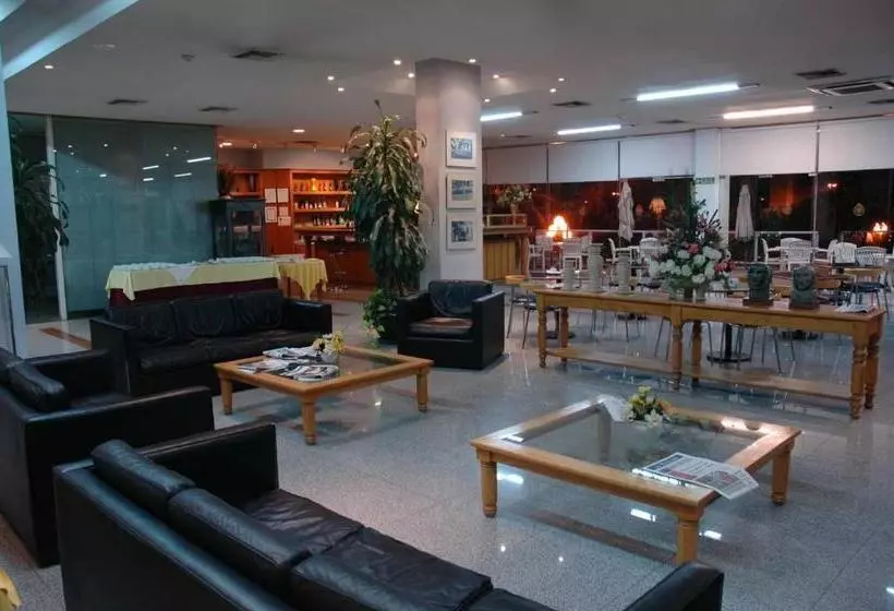 هتل Dr. Cesar C. Carman