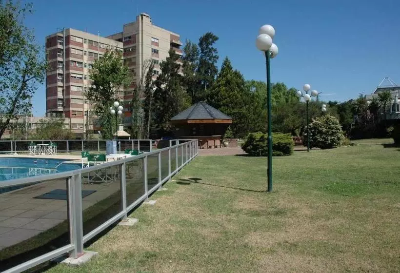 هتل Dr. Cesar C. Carman