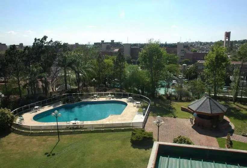 هتل Dr. Cesar C. Carman