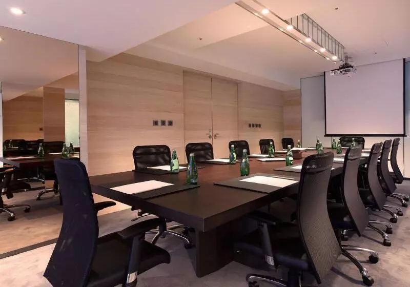 Hotelli Cozzi Minsheng Taipei