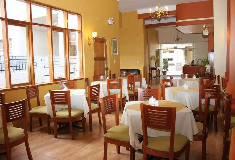 ホテル Emperador Plaza