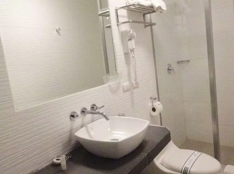 ホテル Emperador Plaza