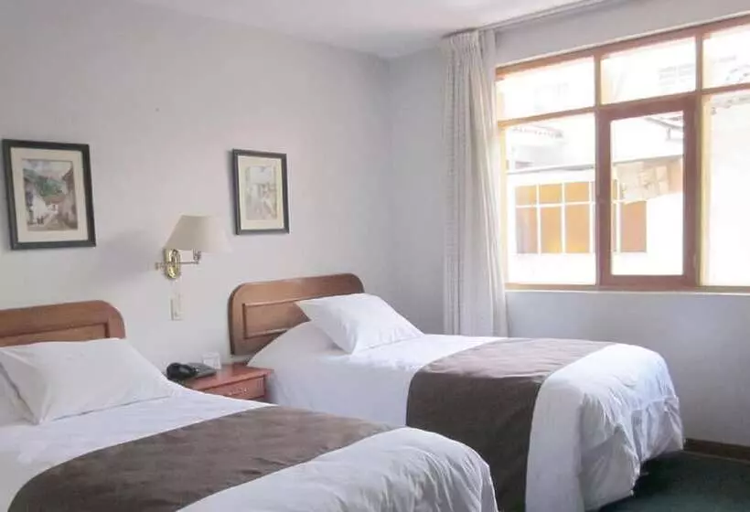 ホテル Emperador Plaza