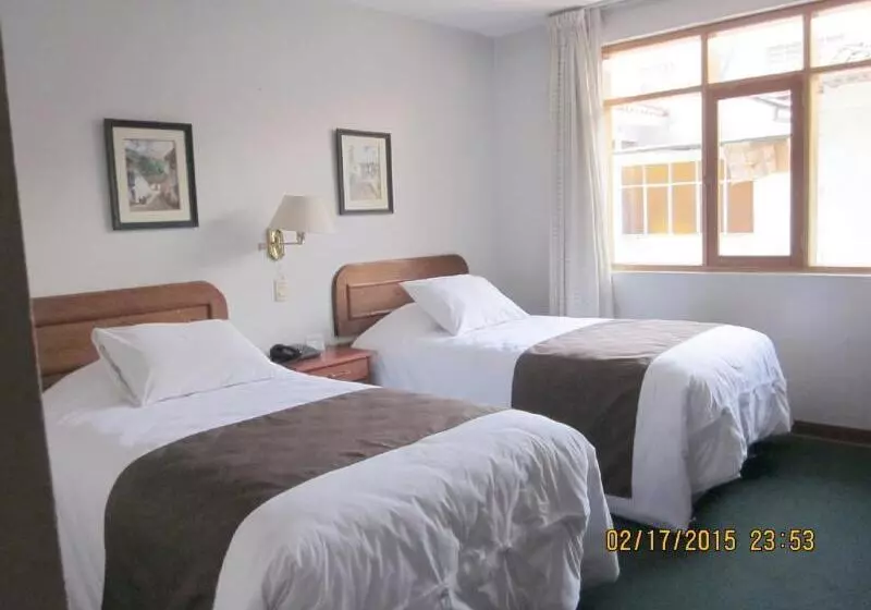 ホテル Emperador Plaza