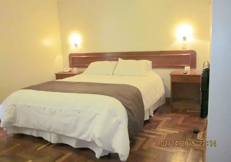 ホテル Emperador Plaza