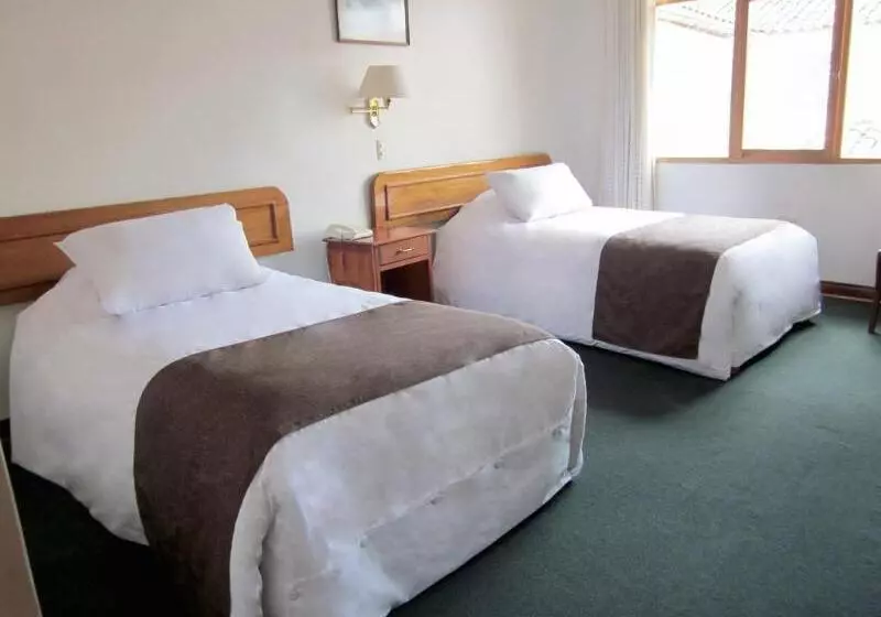 ホテル Emperador Plaza