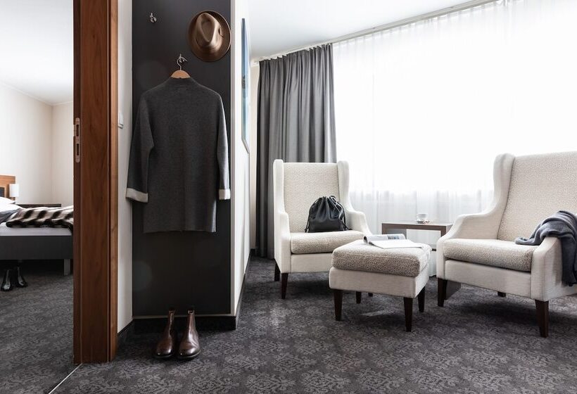 Josl Mountain Lounging Hotel   Adults Only!