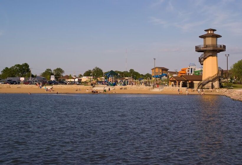 King's Pointe Waterpark Resort