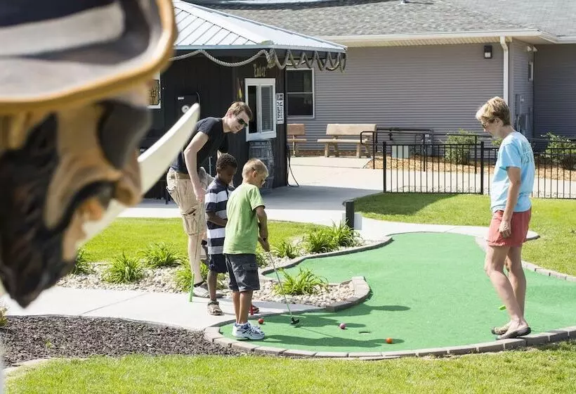 King's Pointe Waterpark Resort