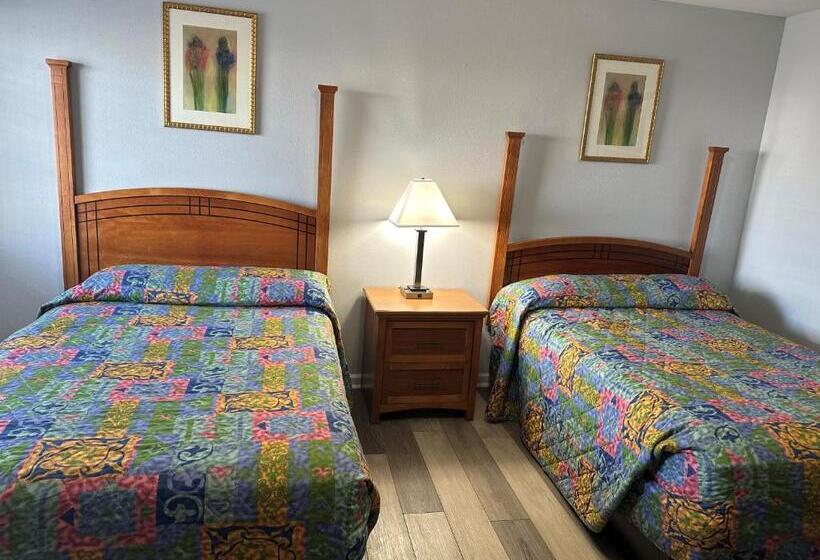 Мотель Pirates Cove