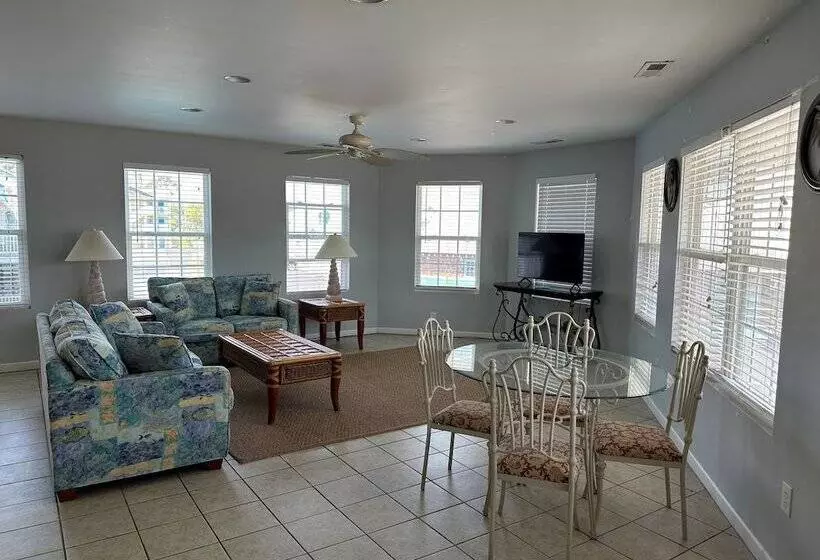 汽车旅馆 Pirates Cove