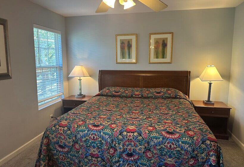 Мотель Pirates Cove